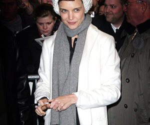 Katie Holmes rozdaje autografy