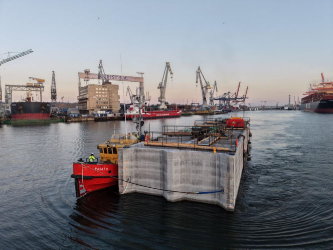 Budowa falochronów w dla Portu Zewnętrznego w Gdyni