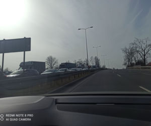 DTŚ od Zabrza do Rudy Śląskiej ZAMKNIĘTA. Uszkodzona naczepa TIR-a stanowi zagrożenie [ZDJĘCIA]