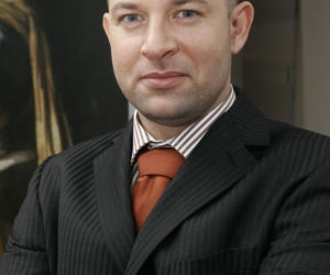 Od amanta z „Magdy M.” do twardziela z brodą. Tak przez lata zmieniał się Szymon Bobrowski