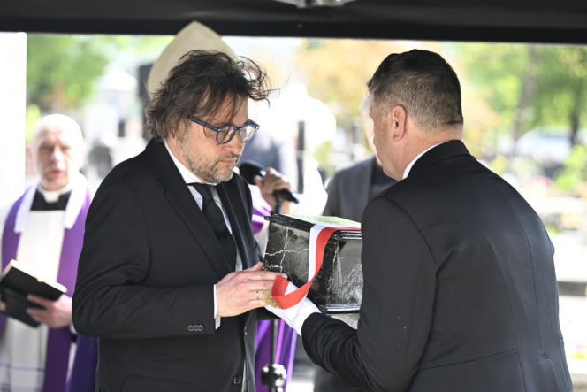 Grób Andrzeja Olechowskiego