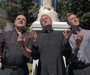Ranczo. ksiądz Maciej (Mateusz Rusin), Kozioł (Cezary Żak), ksiądz Robert (Bartłomiej Kasprzykowski)