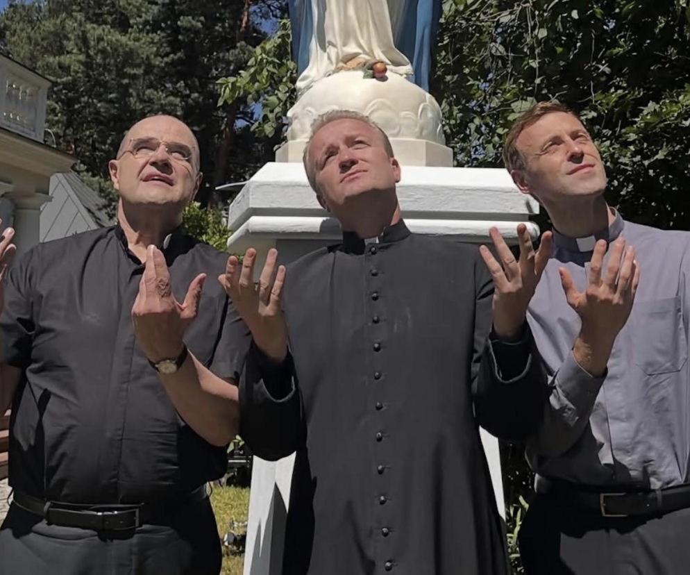 Ranczo. ksiądz Maciej (Mateusz Rusin), Kozioł (Cezary Żak), ksiądz Robert (Bartłomiej Kasprzykowski)