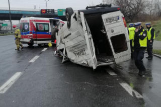 Bus DACHOWAŁ na DTŚ w Katowicach koło Mazaka. Są spore utrudnienia w ruchu [ZDJĘCIA]