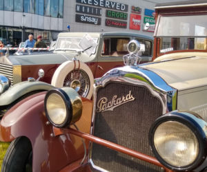15. Białostocki Rajd Moto Retro. Wystawa samochodów przed Galerią Jurowiecką [ZDJĘCIA]