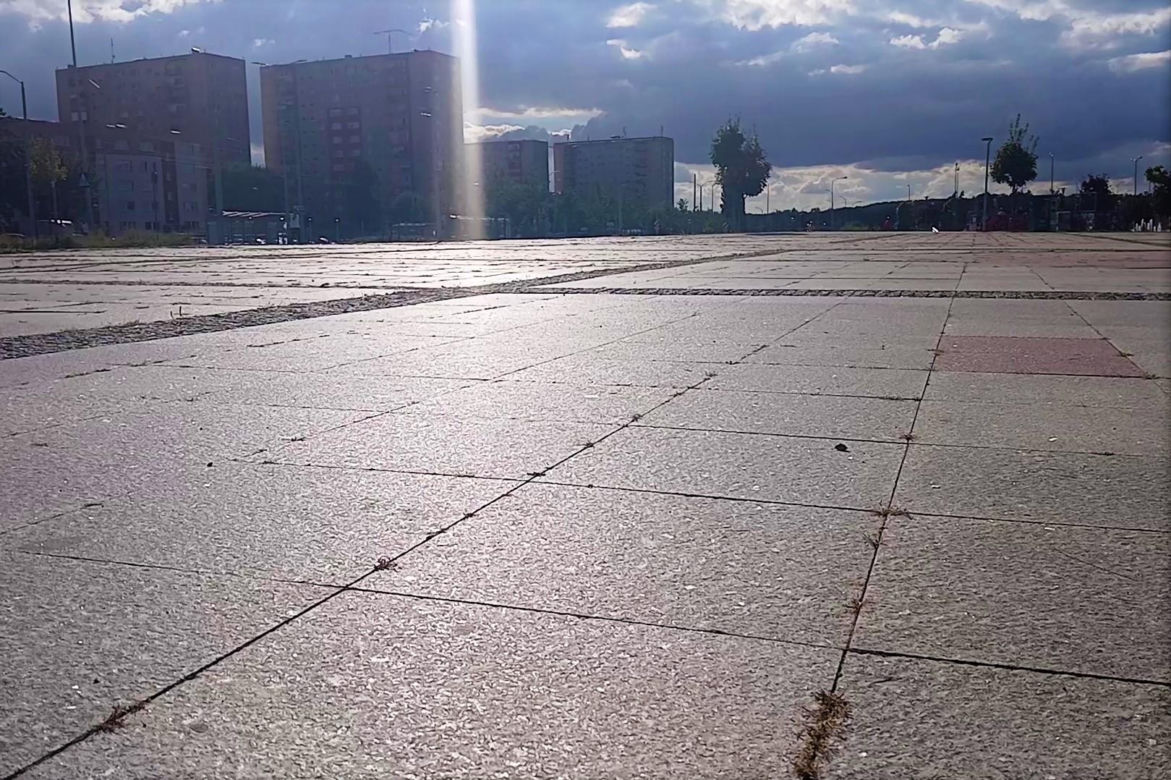 Plac przed Netto Areną przed zmianami
