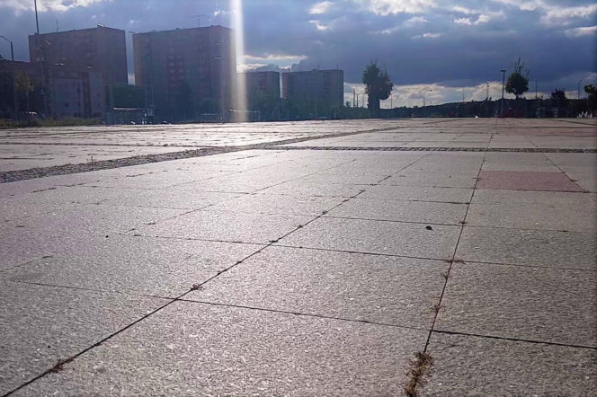 Plac przed Netto Areną przed zmianami