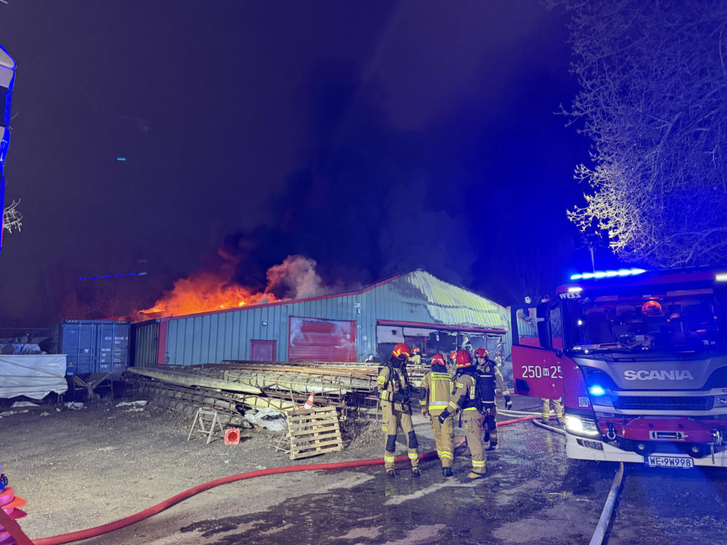 Ogromny pożar na Białołęce. Czarna chmura nad Warszawą