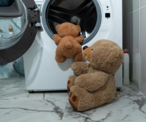 Jak prawidłowo prać pluszaki? Trzy kroki, aby znów były jak nowe