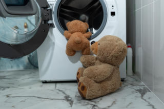 Jak prawidłowo prać pluszaki? Trzy kroki, aby znów były jak nowe