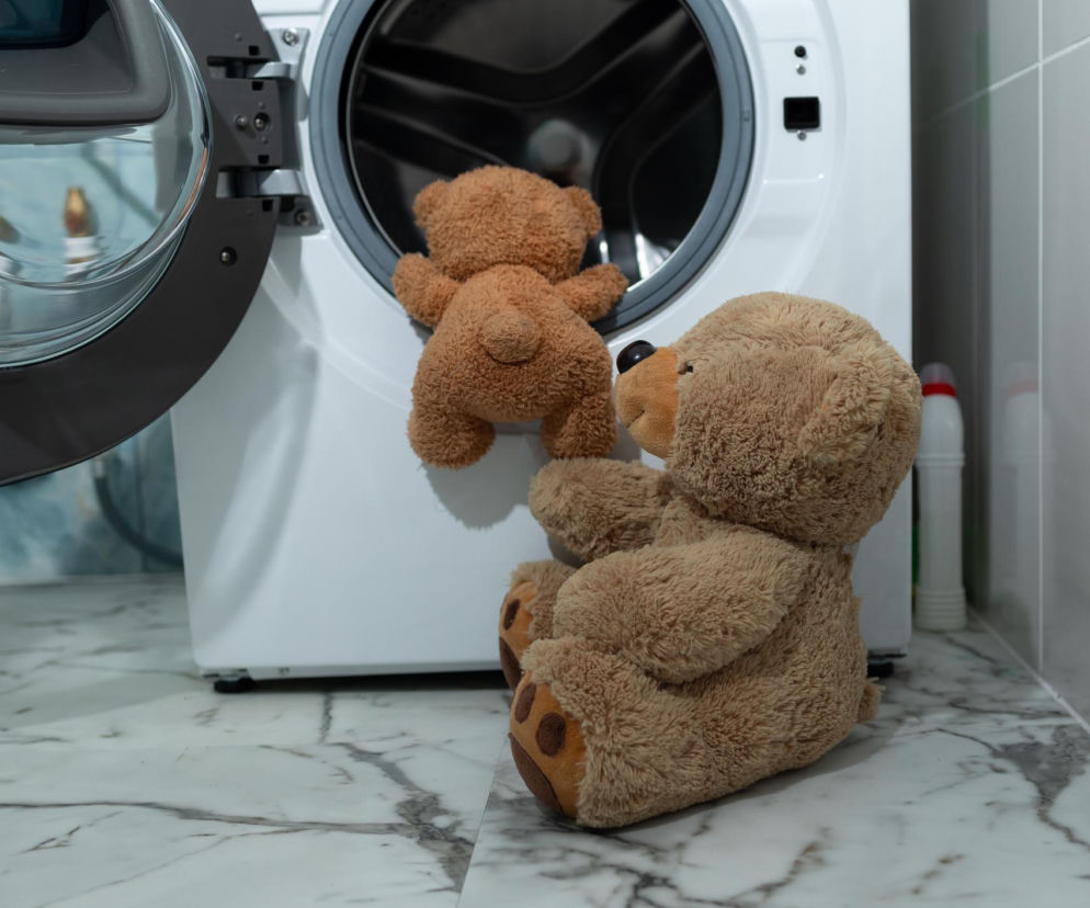 Jak prawidłowo prać pluszaki? Trzy kroki, aby znów były jak nowe