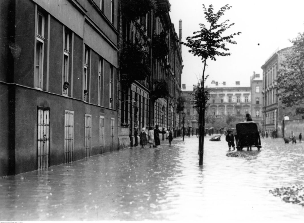 Kraków pod wielką wodą. Po centrum miasta pływały kajaki