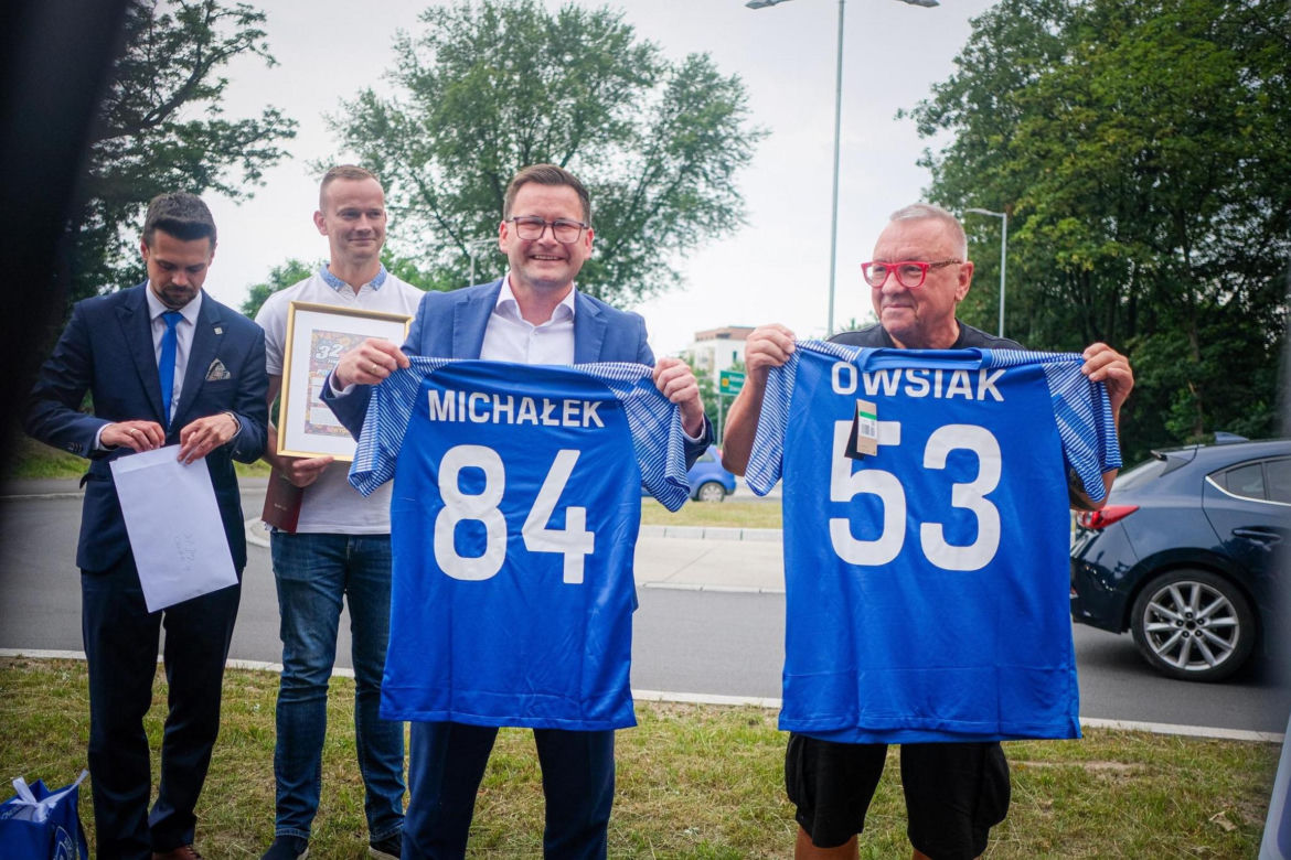 Jerzy Owsiak w koszulce Ruchu Chorzów