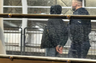 Atak młotkiem w tramwaju