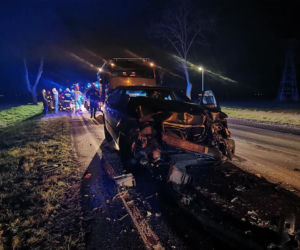 Zderzenie mercedesa z ciągnikiem