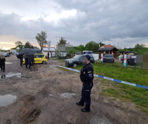 Olsztyn. Ciała dwóch mężczyzn  w komisie samochodowym