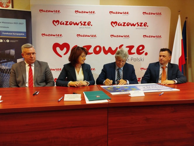 Podpisanie umowy na dotację unijną dla SPZOZ w Węgrowie na remont przychodni w Łochowie