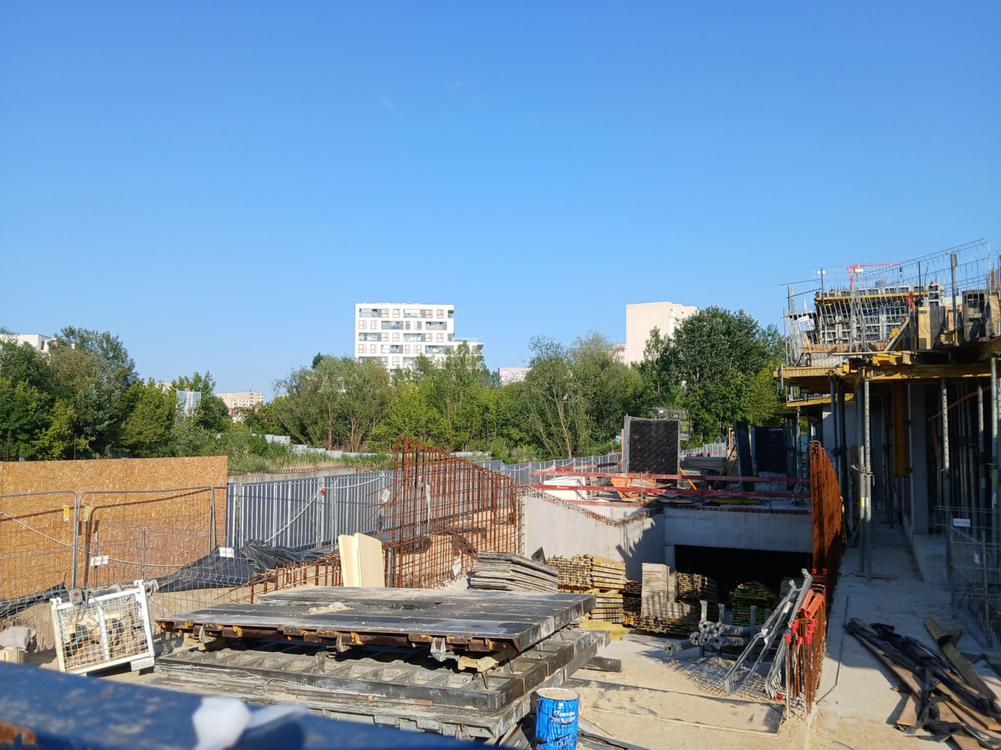 Budowa inwestycji Ale! KEN przy metrze Imielin w Warszawie