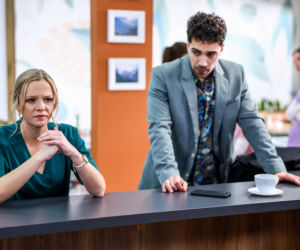 Szpital św. Anny, odcinek 109: dyrektor Strecker i Sabina spędzają wspólnie wieczór po rozmowie o przyszłości szpitala