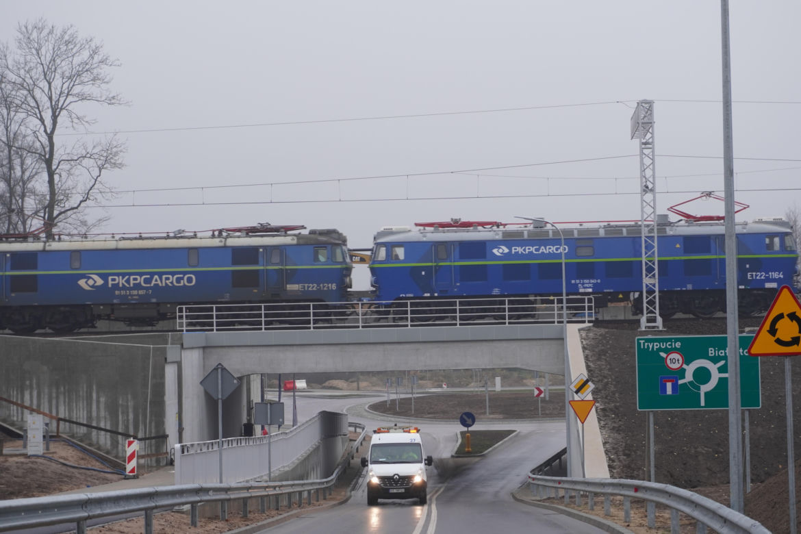 Wielkie otwarcie tunelu pod torami w Niewodnicy Kościelnej. Tak przebiegają prace w ramach Rail Baltica [ZDJĘCIA]
