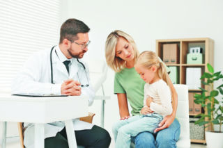 Ból brzucha, problemy z trawieniem – tym m.in. zajmuje się gastroenterologia dziecięca