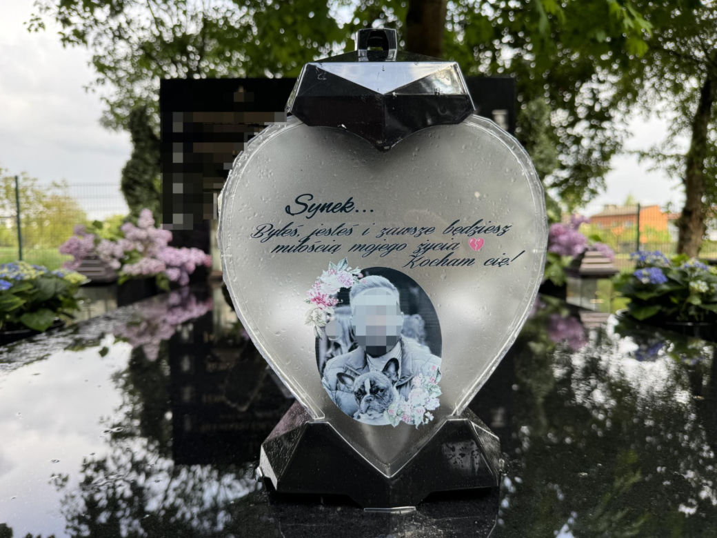 Wielkie zmiany na grobie syna Sylwii Peretti. Niewiarygodne, co się stało z pomnikiem Patryka