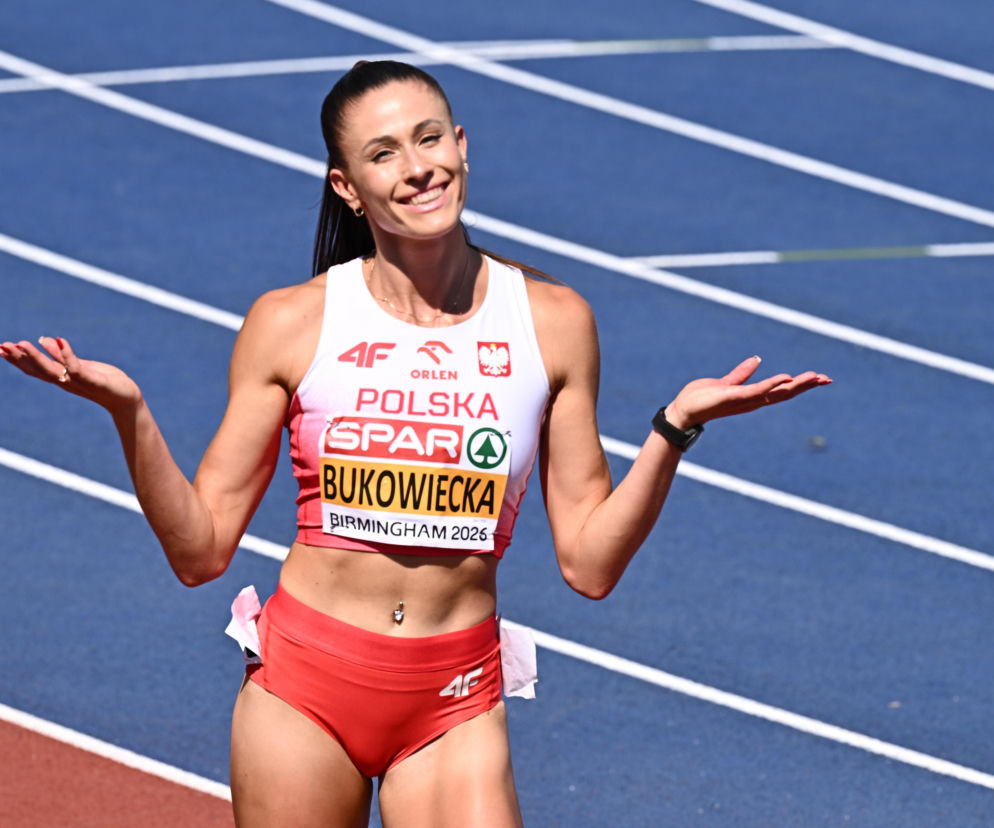 Uśmiechnięta biegaczka Natalia Bukowiecka na stadionie w Birmingham. O startach Polaków na ME przeczytasz w SE Supersport.