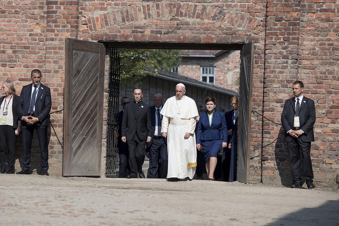 Papież na terenie obozu Muzeum Auschwitz-Birkenau - 29 lipca 2016 r.