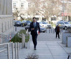 Spotkanie ministra finansów z robotem