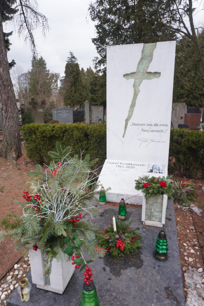Grób Pawła Królikowskiego na Powązkach w Warszawie