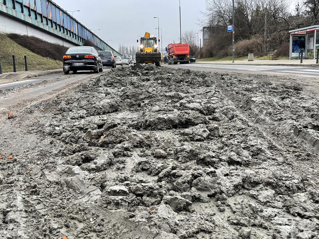 Beton zalał ulicę w Warszawie