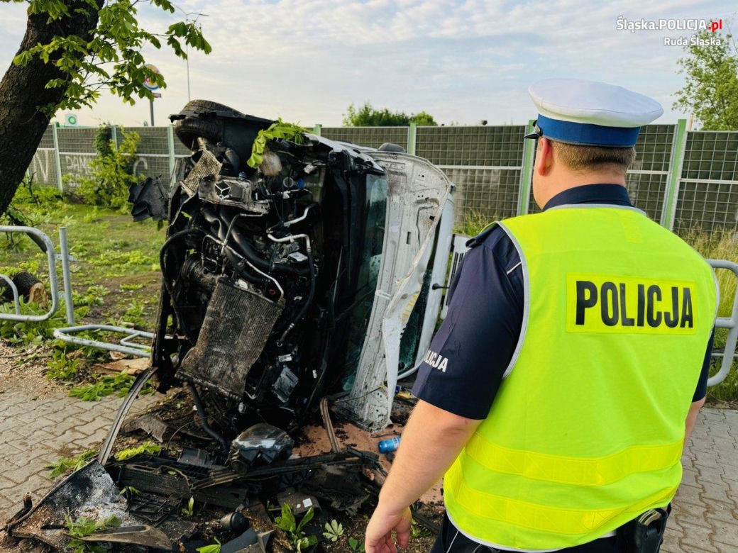 24-letni kierowca pod wpływem narkotyków. Wpadł w drzewo