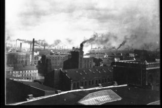 Historyczne zdjęcia włókienniczej potęgi. Tak zmieniła się Łódź po upadku wielkich fabryk