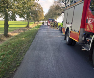 Dachowanie po zderzeniu przy zawracaniu. Kolizja na drodze Piotrowice-Święciechowa