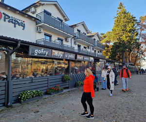 Nowy trend nad morzem! Lody i pamiątki w połowie listopada? Ta nadmorska miejscowość jest czynna cały rok