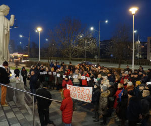 Radom: Manifestowali w obronie sędziów. Ponad 100 osób osób wzięło udział w demonstracji