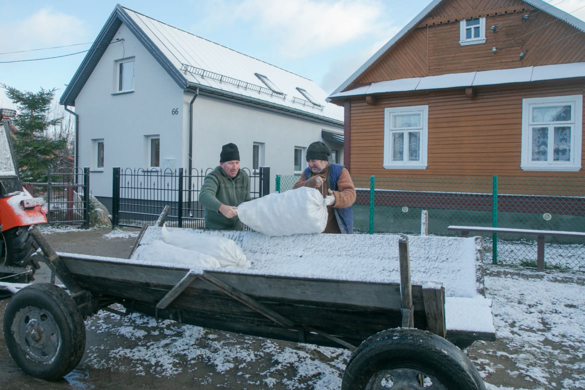 Rolnicy. Podlasie. Zima w Plutyczach