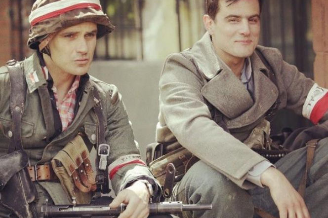 Czas honoru Powstanie 7 sezon. Władek (Jan Wieczorkowski), Janek (Antoni Pawlicki)