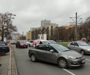 Ogromna awantura na ul. Puławskiej. Zablokowali furgonetkę antyaborcyjną 