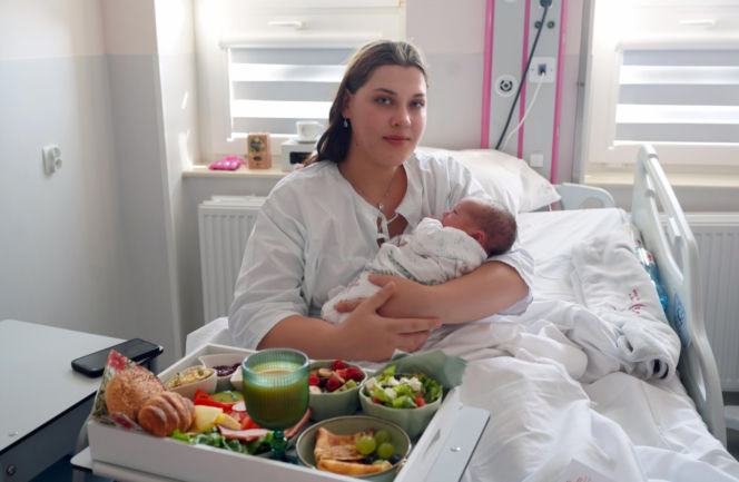 Królewska uczta na porodówce