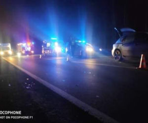 Krynice: Wypadek na DK 65. Zderzenie busa z mazdą. Jedna osoba ranna [ZDJĘCIA]