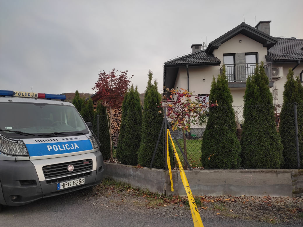 Cztery ciała w Tarnowie. Kobieta i dzieci zginęły od ciosów szlifierką kątową? [ZDJĘCIA]