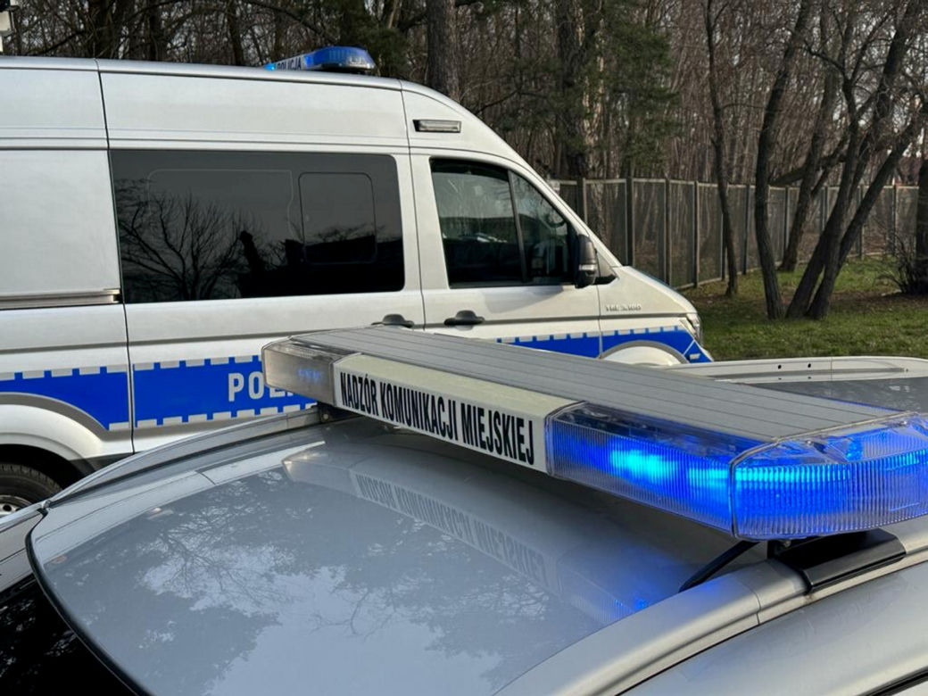 Koszmarny wypadek w Wawrze. Autobus miejski potrącił kobietę na pasach