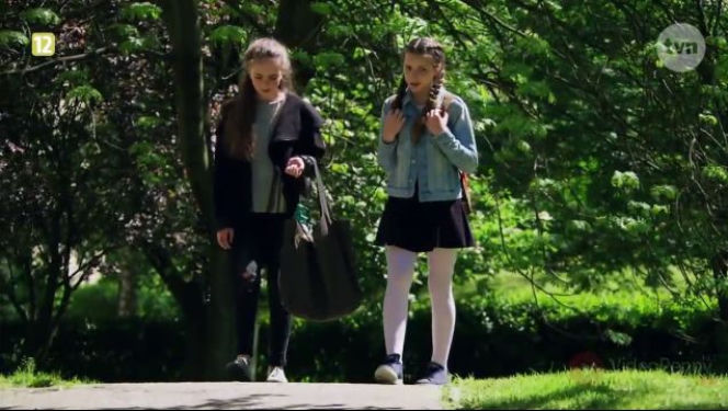 Na Wspólnej, odcinek 2518, Ula (Anna Niedzwiecka), Tosia (Julia Lewenfisz-Gorka)