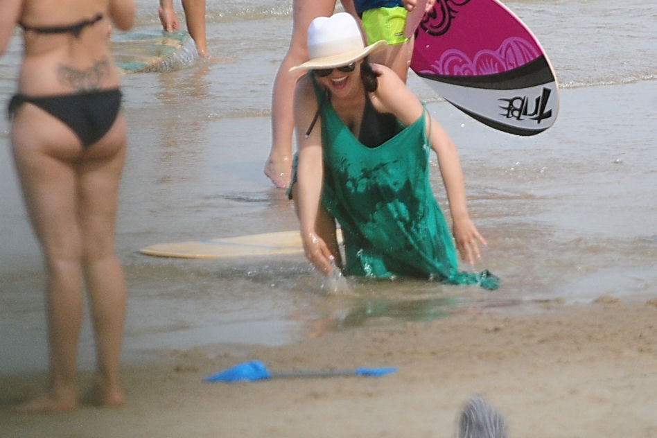 Kasia Cichopek z rodziną na plaży