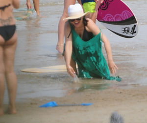 Kasia Cichopek z rodziną na plaży