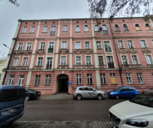 Runęli z balkonem, winnych nie ma