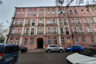 Runęli z balkonem, winnych nie ma