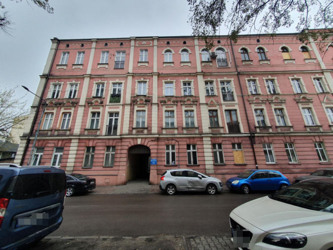 Runęli z balkonem, winnych nie ma