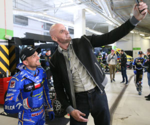 Robert Kubica i Marcin Gortat dopingują Bartosza Zmarzlika